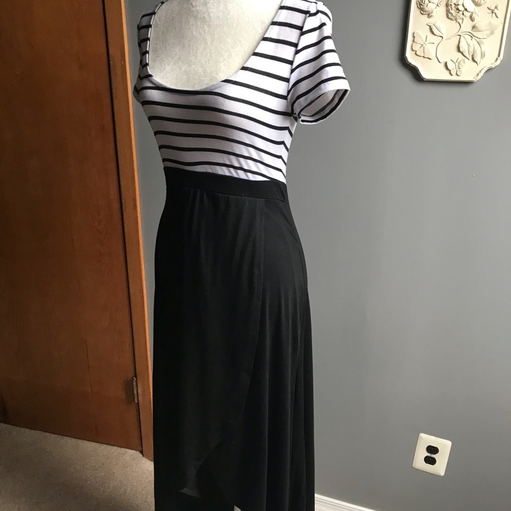 Black and White Dress Crossover Maxi-dress